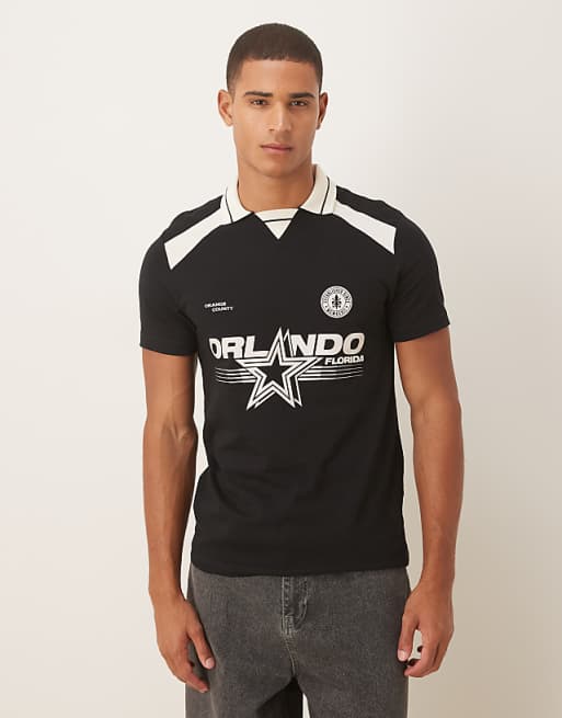 DESIGN polo with city graphic in black