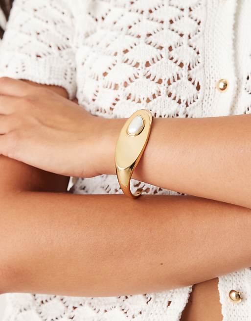 DESIGN Premium 14k gold plated bangle with faux pearl detail