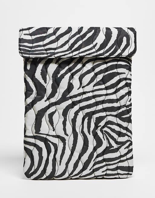 DESIGN quilted laptop sleeve in zebra print