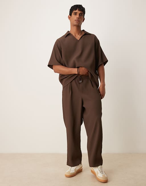 DESIGN relaxed tapered plisse jogger with pleats in brown