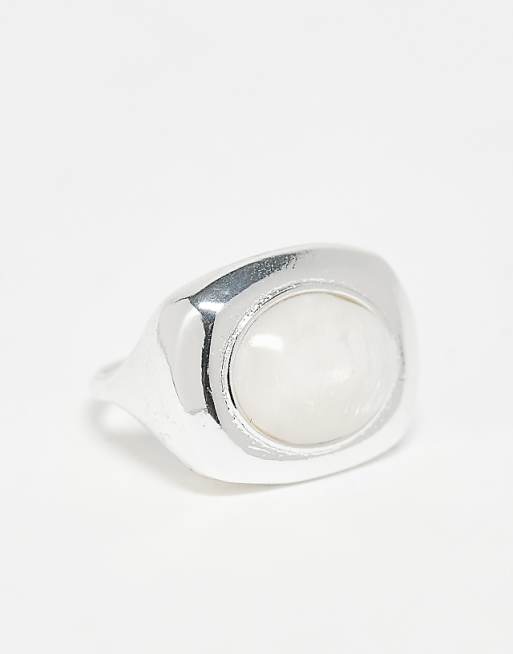 DESIGN ring with clean sculptural design in silver tone