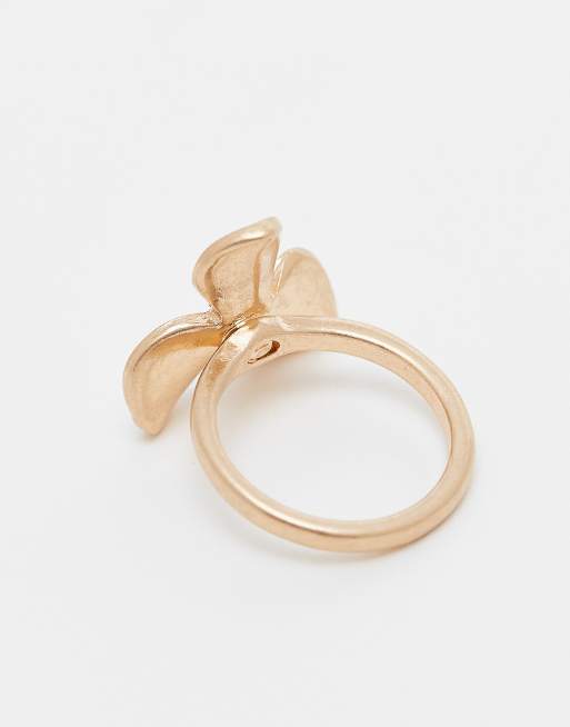 DESIGN Ring With Flower Design In Gold Tone