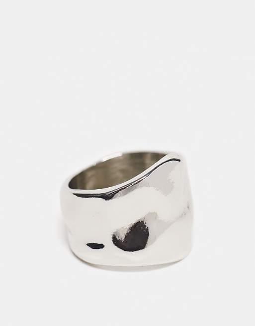 DESIGN ring with hammered texture in silver tone
