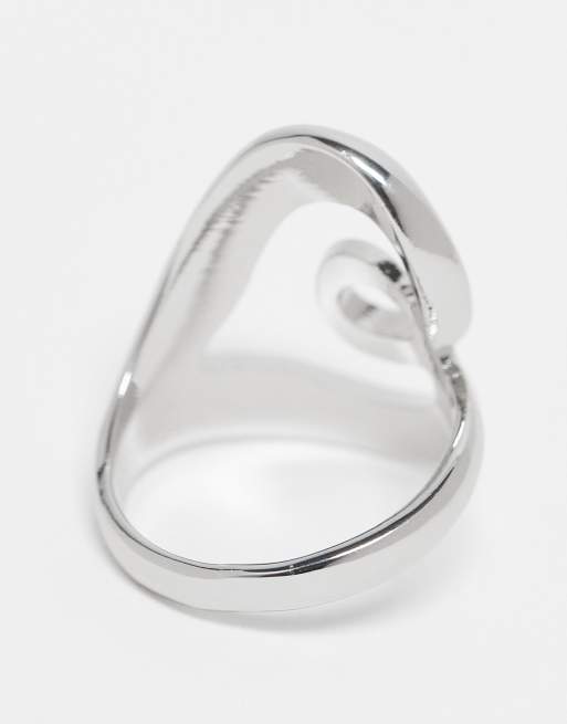 DESIGN Ring With Large Heart In Silver Tone