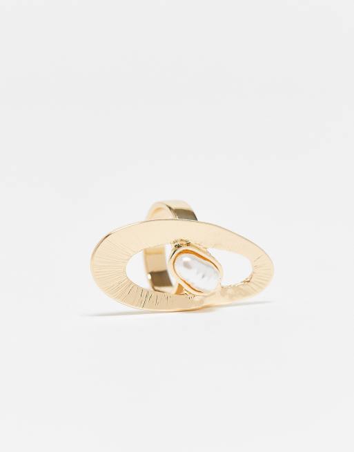 DESIGN Ring With Oval And Faux Pearl Detail In Gold Tone