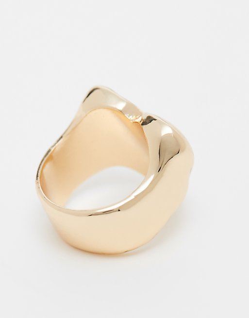 DESIGN Ring With Red Resin Heart Design In Gold Tone
