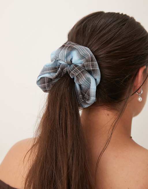 DESIGN scrunchie in blue and brown tartan check