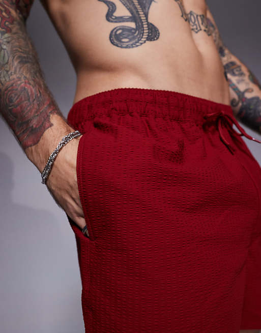 DESIGN Seersucker Swim Shorts In Short Length In Burgundy