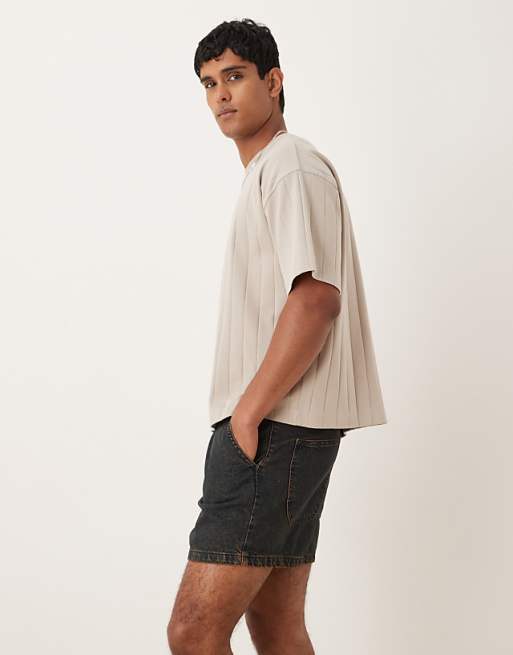 DESIGN Shorter Length Denim Short With Pleats In Mid Wash Blue