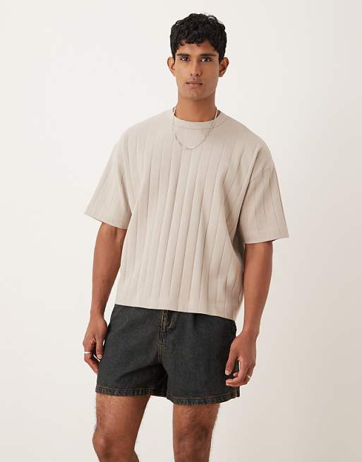 DESIGN shorter length denim short with pleats in mid wash blue