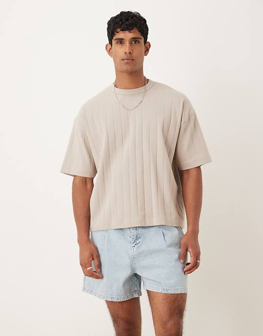 DESIGN shorter length pleated denim short in light wash blue