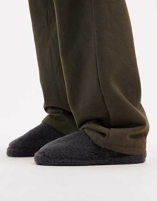 DESIGN slippers in grey borg