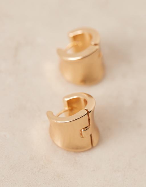 DESIGN Small Hoops With Wide Chunky Design In Gold Tone