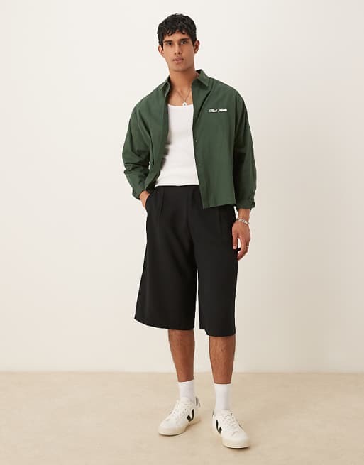 DESIGN smart bermuda shorts with double pleat and deep waistband in black
