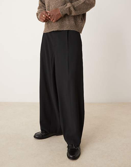 DESIGN smart extreme tapered trousers with front pleats in black