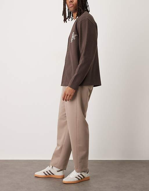 DESIGN Smart Relaxed Tapered Fit Trousers With Front Pleats In Dark Stone