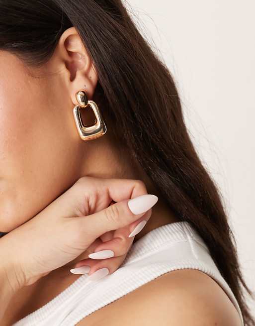 DESIGN square doorknocker earrings in gold tone
