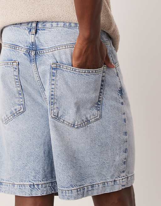 DESIGN Standard Length Denim Fatigue Jorts In Light Wash Blue