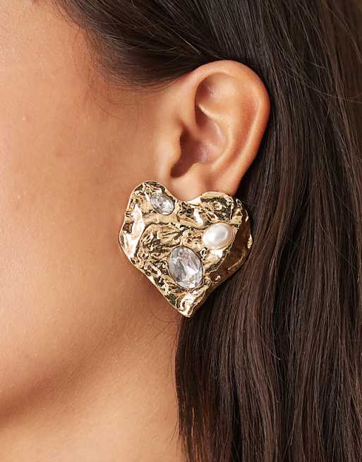 DESIGN statement heart stud earrings with faux pearl detail in gold tone