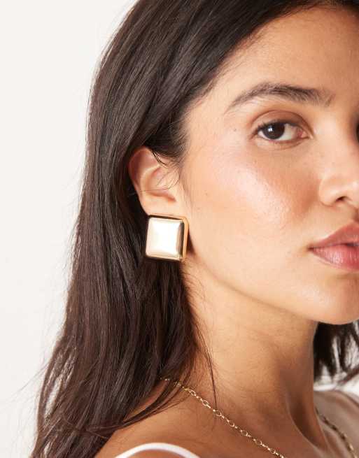 DESIGN Stud Earrings In Large Clean Square Design In Gold Tone