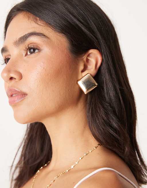 DESIGN stud earrings in large clean square design in gold tone