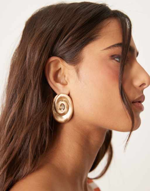 DESIGN Stud Earrings In Swirl Design In Brushed Gold Tone