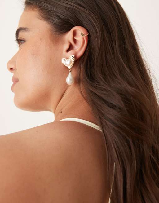 DESIGN Stud Earrings In Textured Heart Design With Faux Pearl Drop In Gold Tone