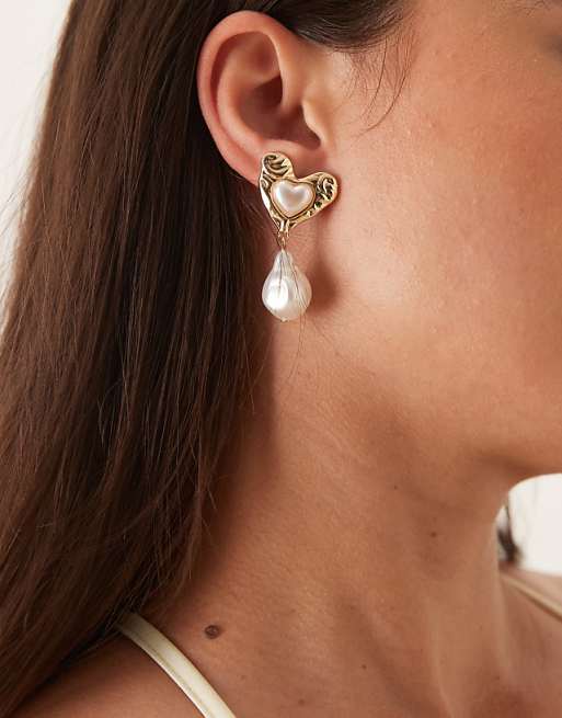 DESIGN stud earrings in textured heart design with faux pearl drop in gold tone