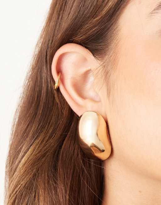 DESIGN Stud Earrings With Clean Bubble Oval Design In Gold Tone