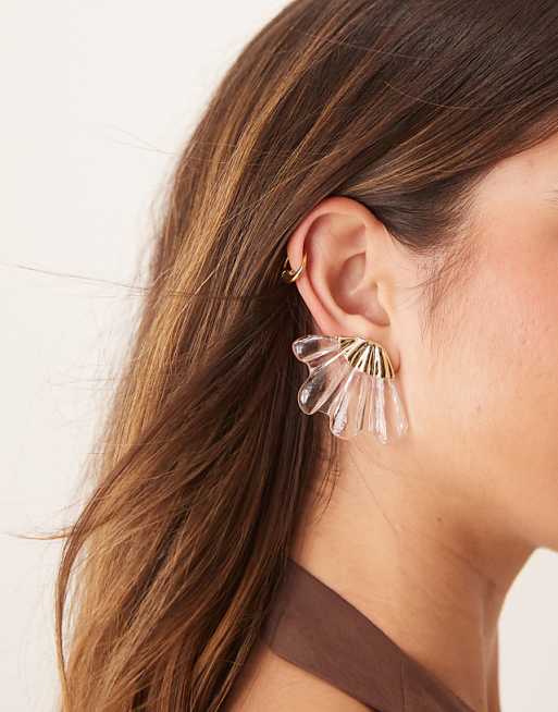 DESIGN stud earrings with clear resin fan design in gold tone