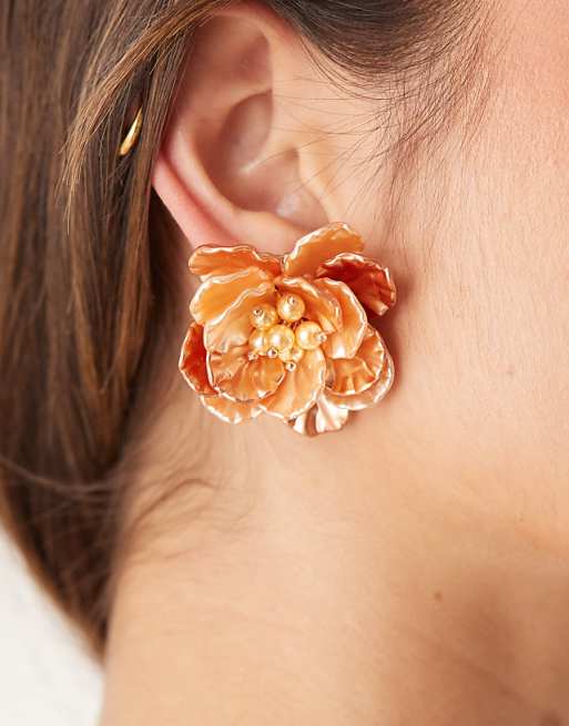DESIGN stud earrings with flower design in orange