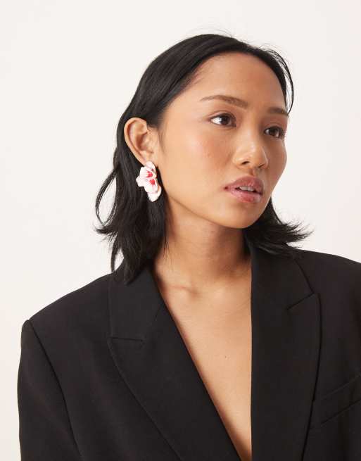 DESIGN Stud Earrings With Petal Detail In Pink