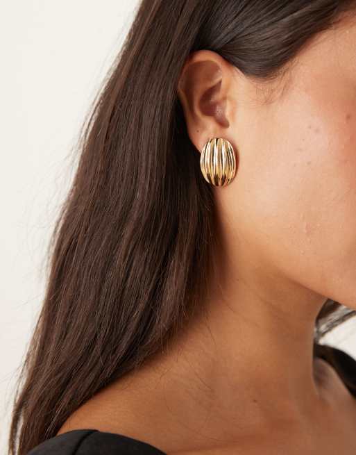 DESIGN Stud Earrings With Ribbed Effect In Gold Tone