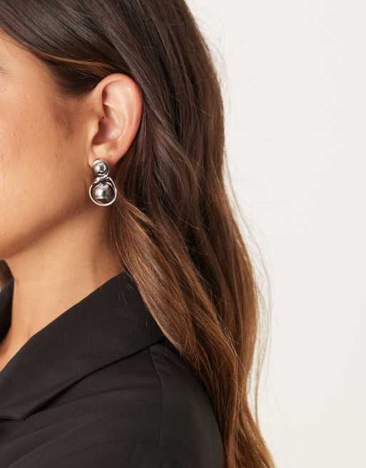 DESIGN Stud Earrings With Spherical Pendant Drop In Silver Tone