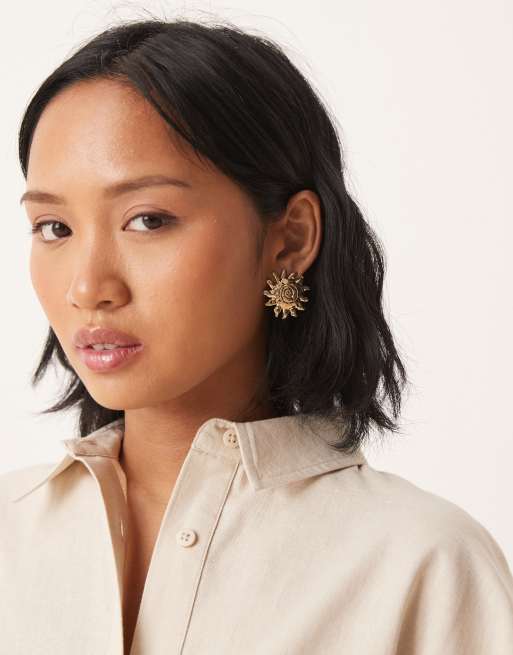 DESIGN Stud Earrings With Sun Design In Gold Tone