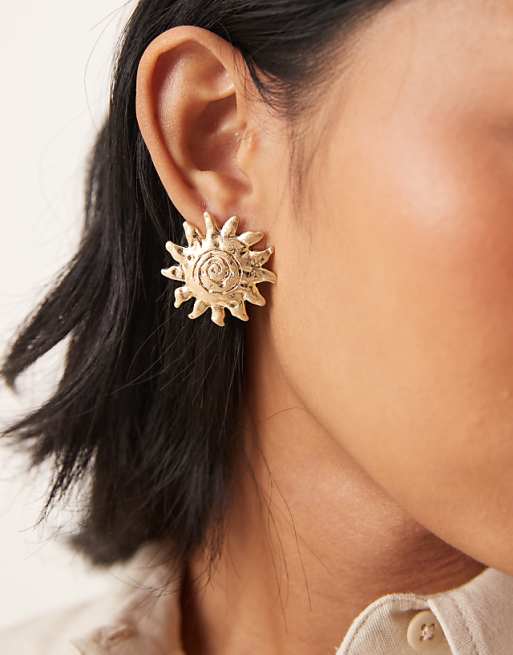 DESIGN stud earrings with sun design in gold tone