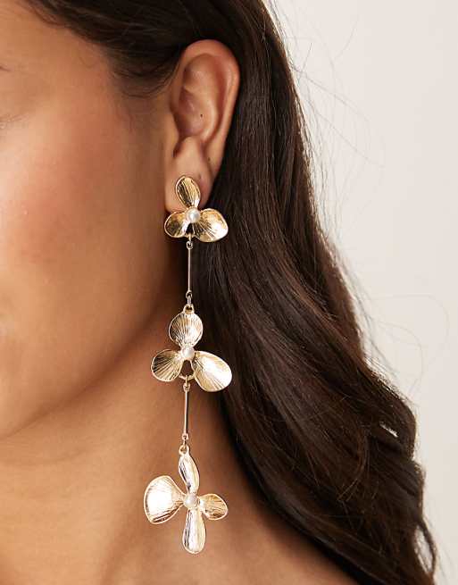 DESIGN stud earrings with triple floral drops in gold tone