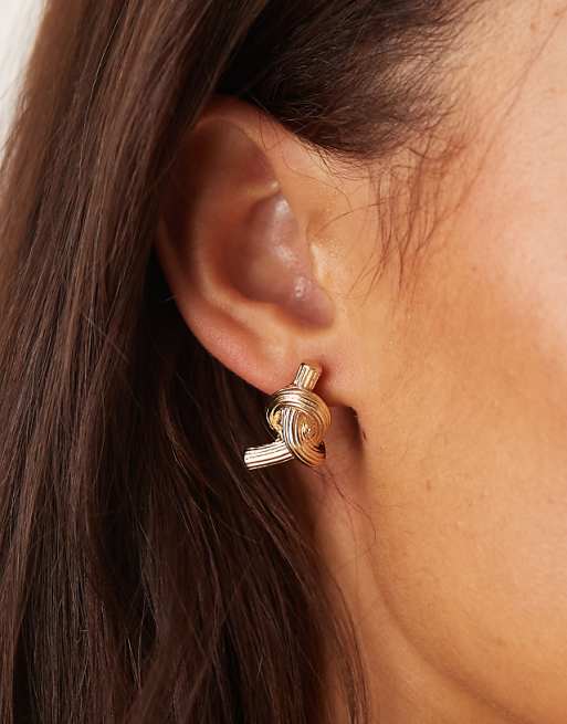 DESIGN stud earrings with twisted knot design in gold tone
