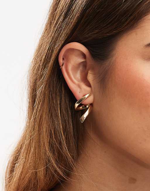 DESIGN stud earrings with wiggle detail in gold tone