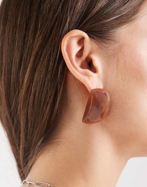 DESIGN Studs Earrings With Oblong Design With Shiny Brown Finish