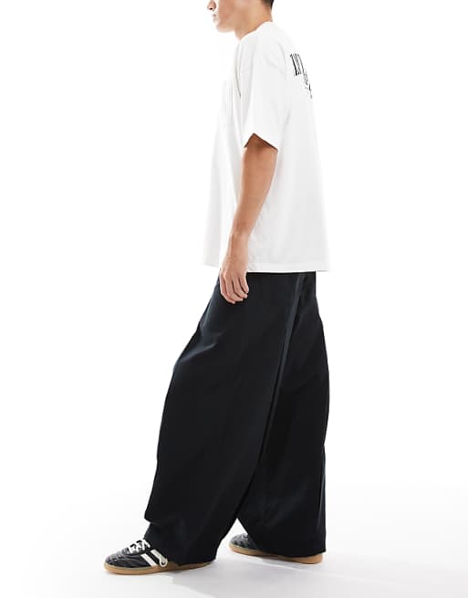 DESIGN Super Baggy Trousers In Black With Pleat Detailing