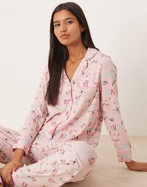 DESIGN Super Soft Long Sleeve Shirt & Trouser Pyjama Set With Contrast Piping In Ski Print