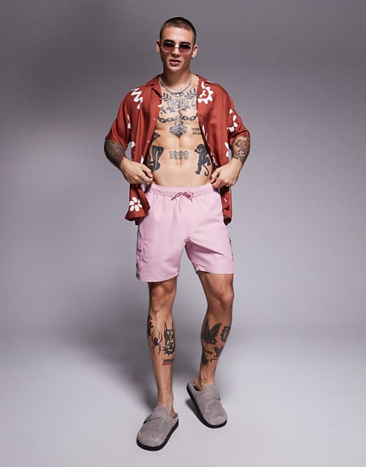 DESIGN swim shorts in mid length with cargo pockets in pink