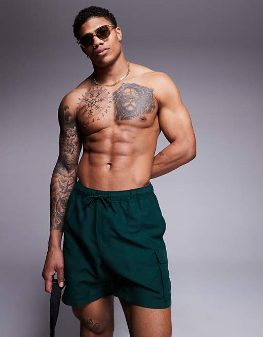 DESIGN swim shorts in mid length with cargo pockets in green