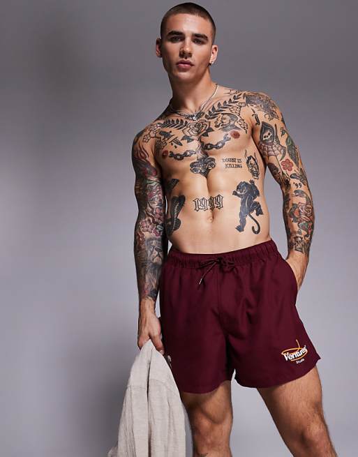 DESIGN swim shorts in short length with placement print in burgundy