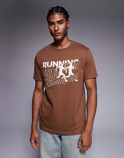 DESIGN t-shirt with sports graphic in brown