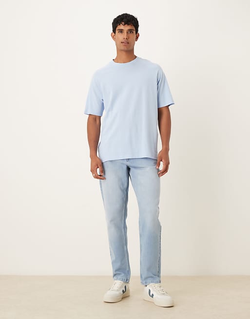 DESIGN Tapered jean in light wash comfort stretch denim
