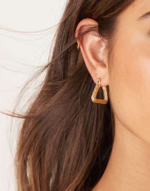 DESIGN Triangular Hoop Earrings With Twist Detail In Gold Tone
