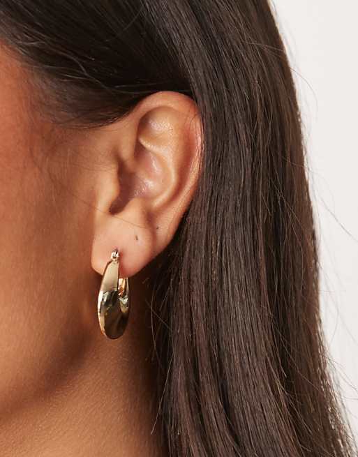DESIGN twist hoops earrings in gold tone