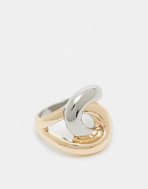 DESIGN two-tone ring with interlocking design in silver and gold tone